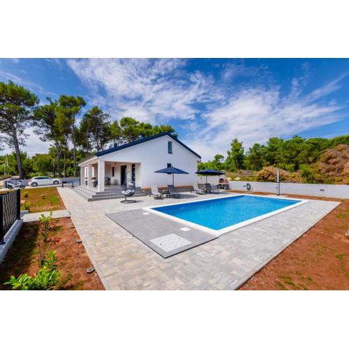 NEW! Holiday Home in Vir with private pool - TA Leut Agency