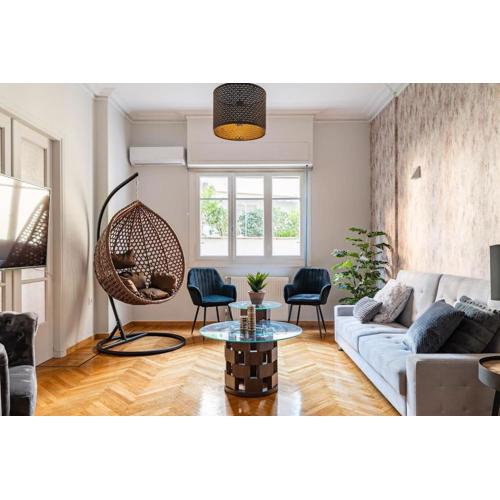 New Huge 5BDR/2bath Apt(+netflix)/1min toAcropolis