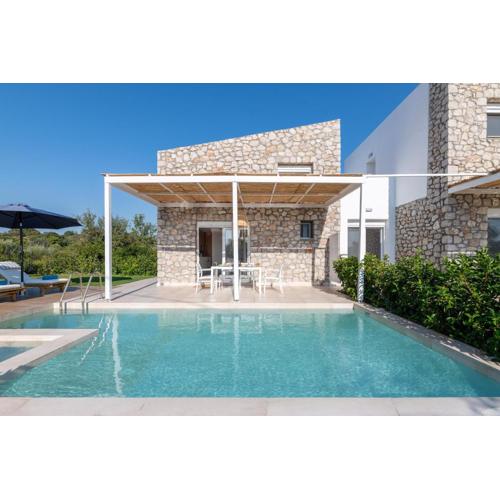 New Loft by Ossiano Pool Villas, Heating Pool,2 min drive to Haraki Beach & 10 to Lindos