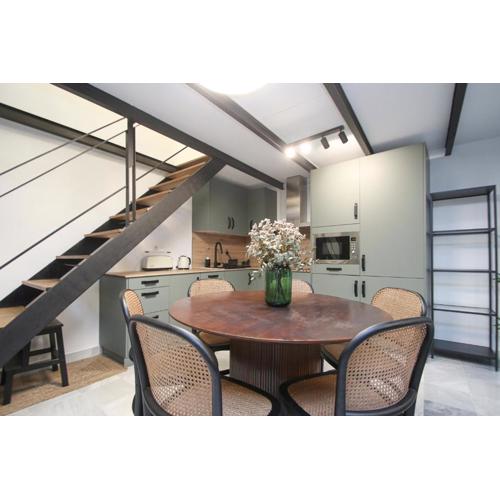 NEW! Luxurious & chic duplex next to the Cathedral