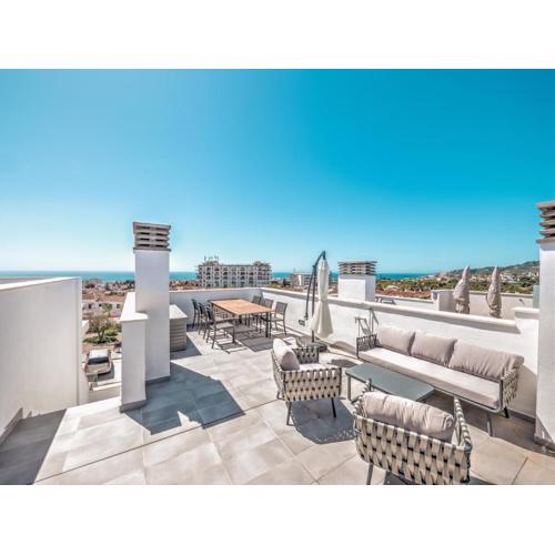New Luxurious house with rooftop terrace and pool
