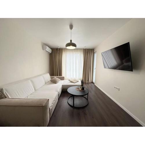 New luxury furnished apartment - beach, Varna center & fast Wi-FI