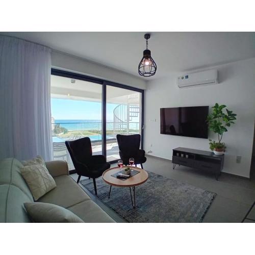 New Luxury Sea Front Apartment