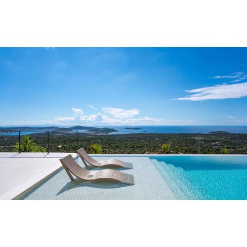 NEW Luxury, seaview Villa Grandeca