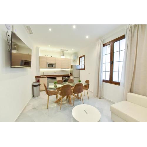 New! Modern apartment in central neighborhood