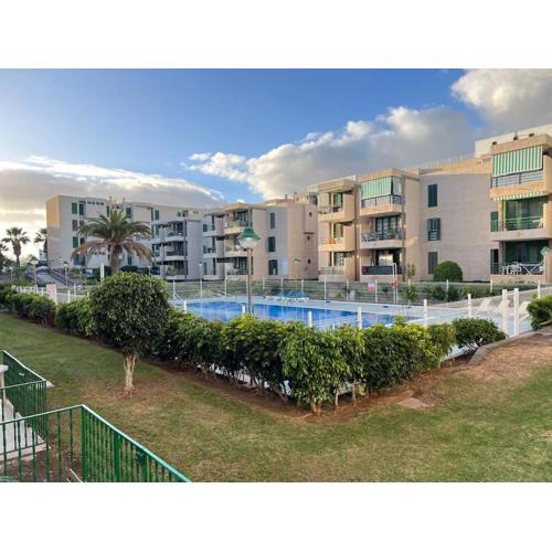 New Modern & Centrally-Located Apartment