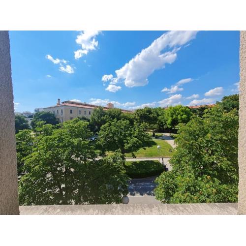 NEW Modern-Park view-5 minutes from Diocletian\