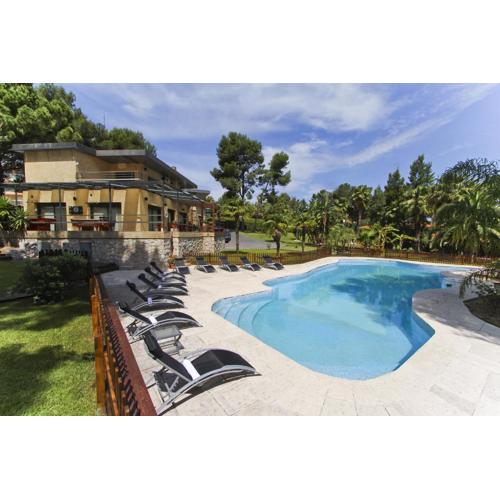 New Play Lake Villa