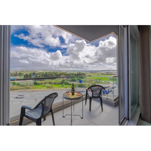 New Spacious Apartment 3 Bdr 2 Bth Balcony 7