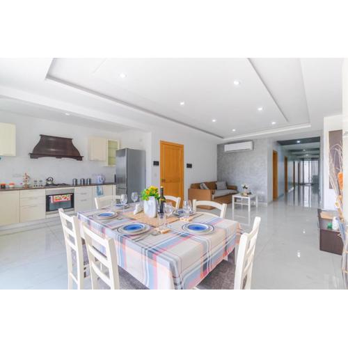 New Spacious Apartment 3 Bdr 2 Bth Bugibba