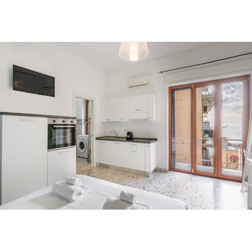 New studio apartment with sea view
