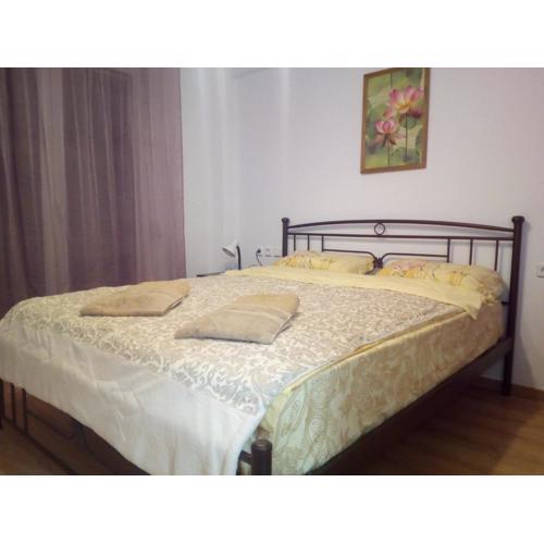 New studio next to metro for 2 people
