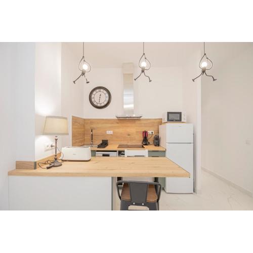 NEW! Stunning modern 2BR apt next to Feria