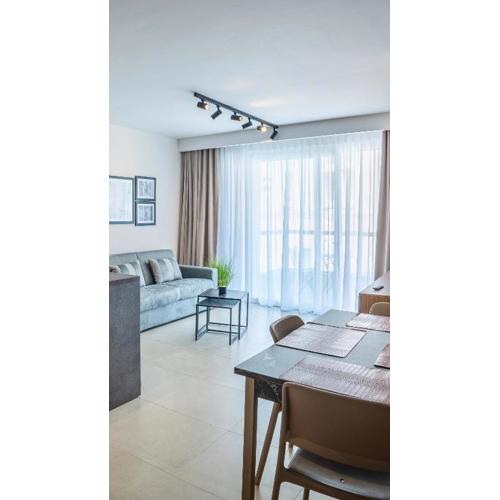 New Stylish Designer Apartment - Exceptional Location