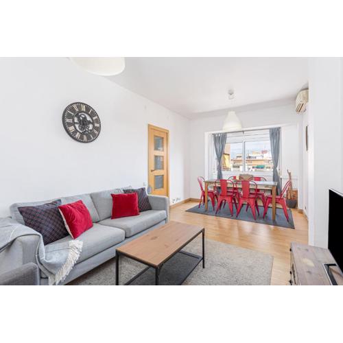 New, Stylish Quiet & Next To Metro