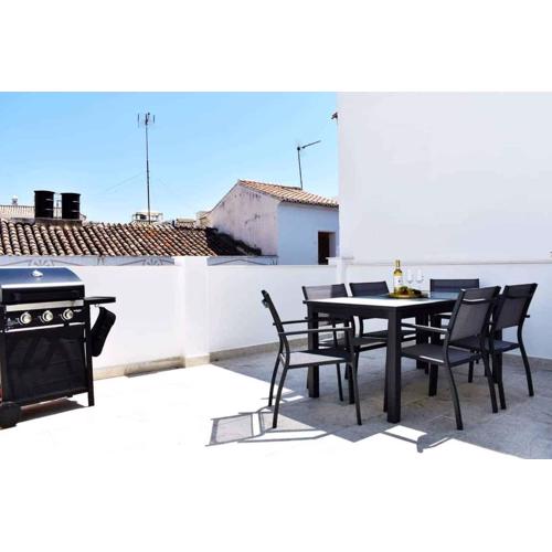 New Townhouse in the heart of Nerja with Jacuzzi