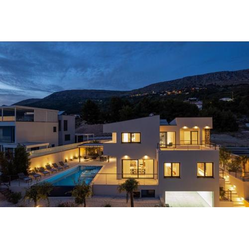NEW Villa Apolina 4 en-suite bedrooms, sea views