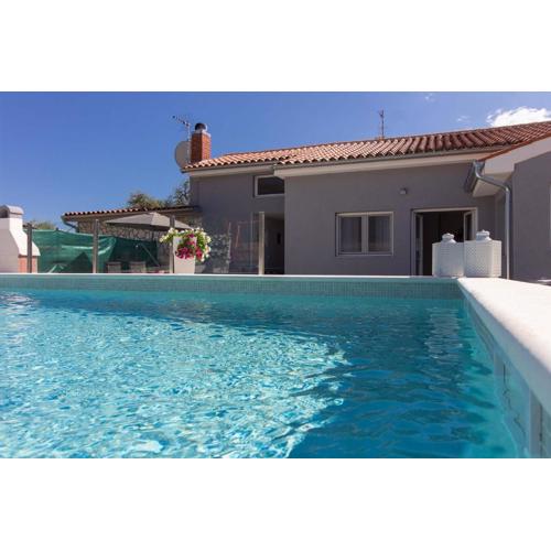 New villa Luna with private pool in Pula surrounded by greenery