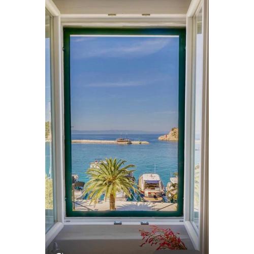 Newly and modernly renovated-Studio Gilda-Breathtaking Waterfront Studio with Yacht Views