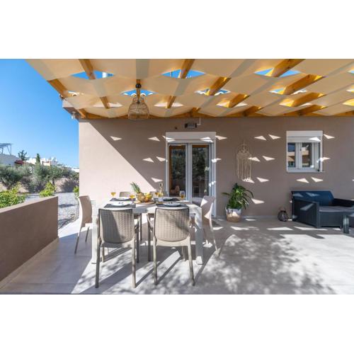 Newly Built Home with Garden, 400m to Beach