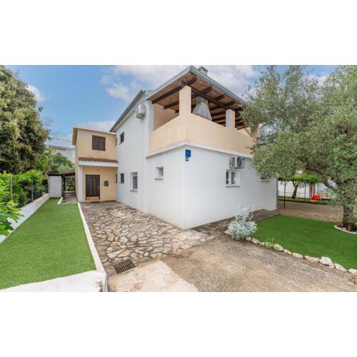 Nice Apartment In Biograd Na Moru