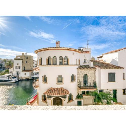 Nice apartment in Empuriabrava