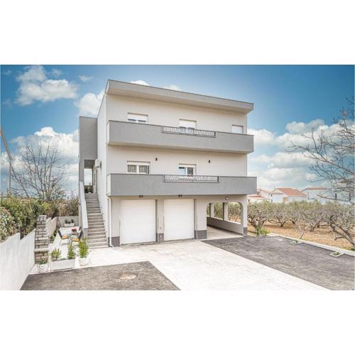 Nice Apartment In Kastel Gomilica