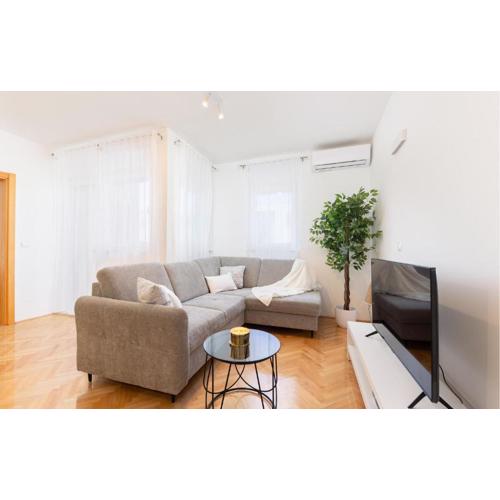 Nice Apartment In Makarska With Wifi