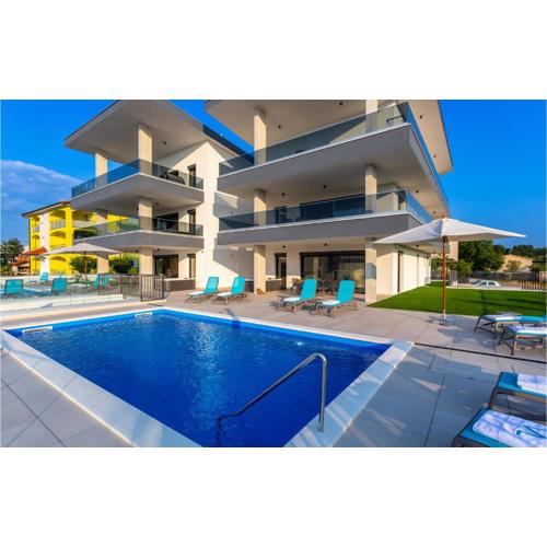 Nice Apartment In Malinska With Jacuzzi