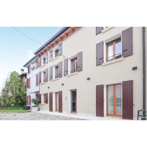 Nice Apartment In Peschiera Del Garda