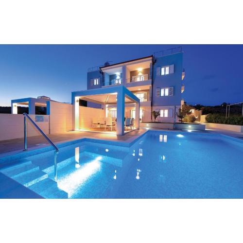 Nice Apartment In Rogoznica With Sauna
