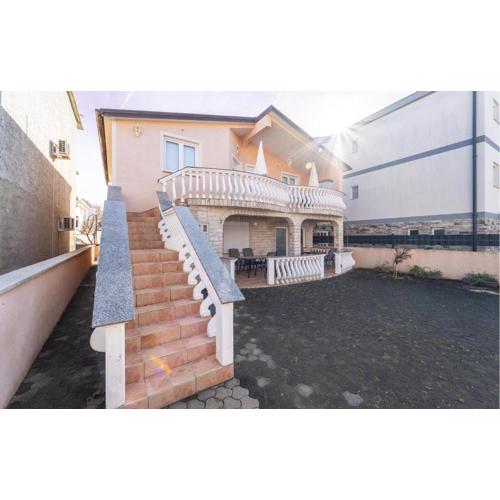 Nice Apartment In Vir With Kitchen