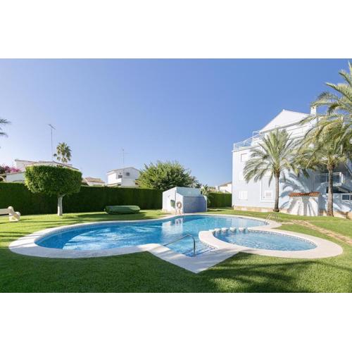 Nice apartment with terrace, 250m from the beach