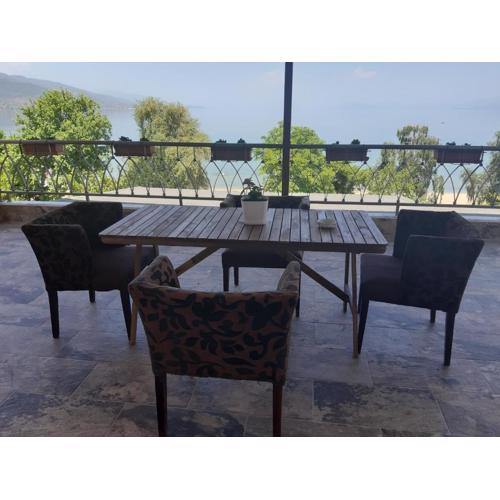 Nice apartment with terrace and like view .