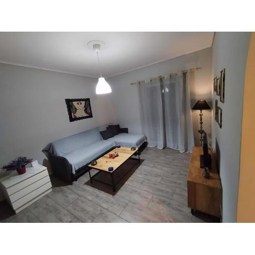Nice& Cozy Flat 1min from the Heart of Athens.WiFi