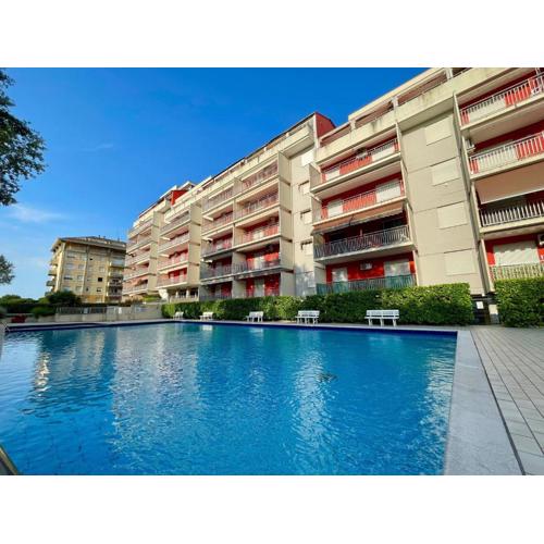 Nice flat by the beach with swimming pool-Beahost