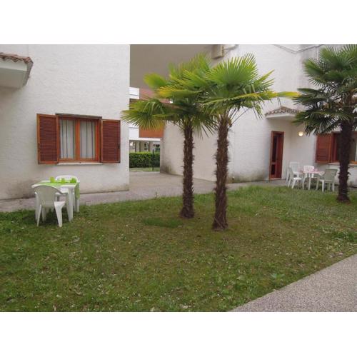 Nice flat for 6 guests with private garden