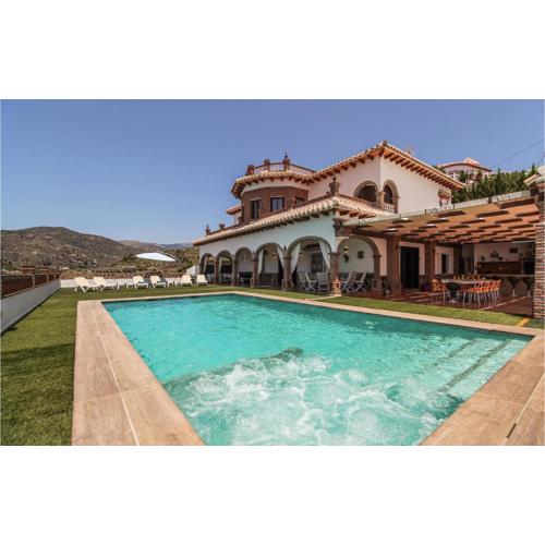 Nice Home In Malaga With Jacuzzi