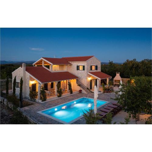 Nice Home In Sibenik With Jacuzzi
