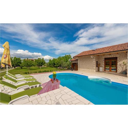 Nice Home In Zadar With Jacuzzi