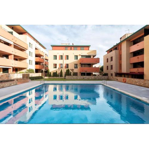 Nice & spacious Flat with Pool near Fenals Beach