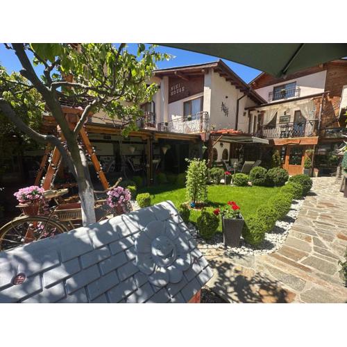 NIKI HOUSE