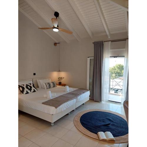 Nikkos Apartments