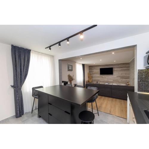Nikky 2BR apt. in old town centre