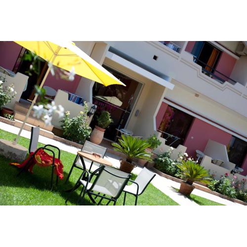 Nikolas Suites