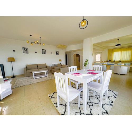 Nile-Front Panoramic Apartment