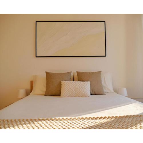 Ninas Home - Steps from the Beach with WiFi and Air Conditioning