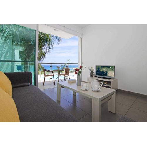 Niovi - Coralli Beachfront Apartment