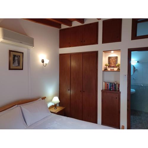 Niovi House
