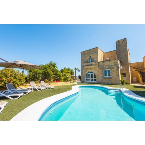 Nirvana Gozitan Villa & Pool - Happy Rentals